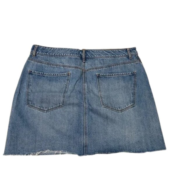 ⭐️ Cute Jean Mini Skirt With Back Pockets (Size 10) - Picture 2 of 3